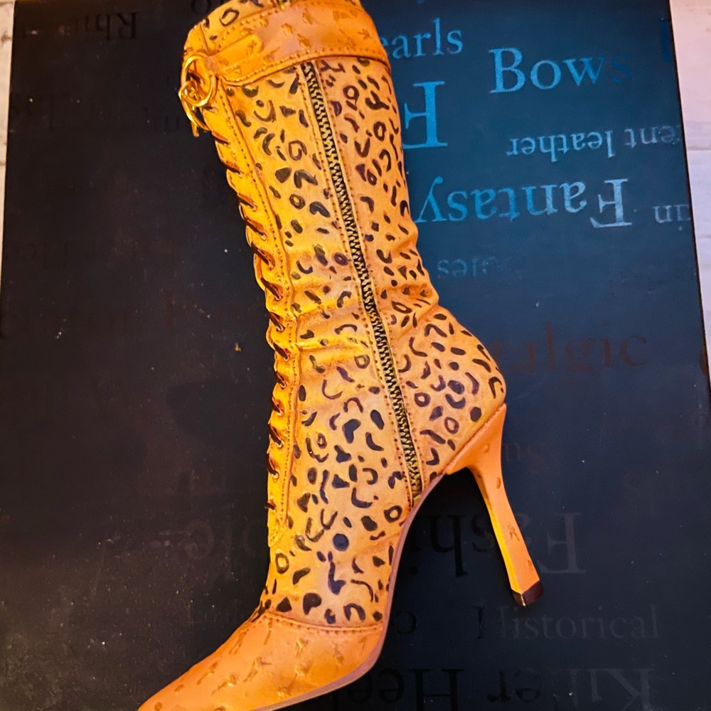 Just the Right Shoe Figurine